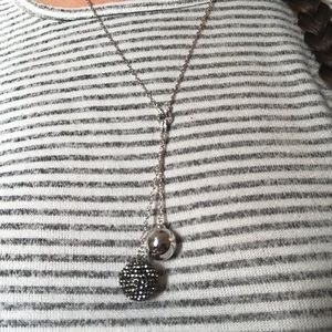 Henri Bendel lariat necklace